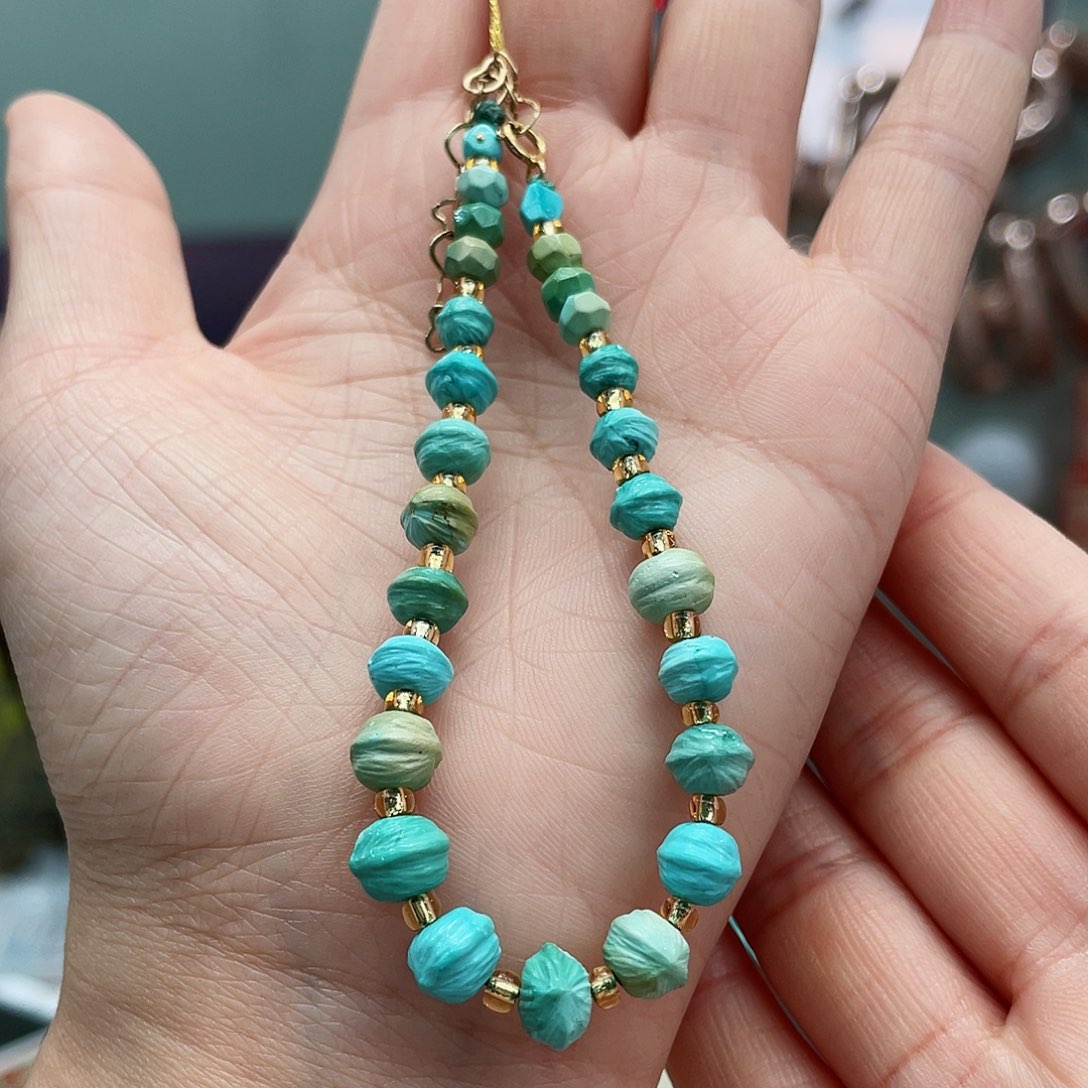 绿松石颈饰未镶嵌