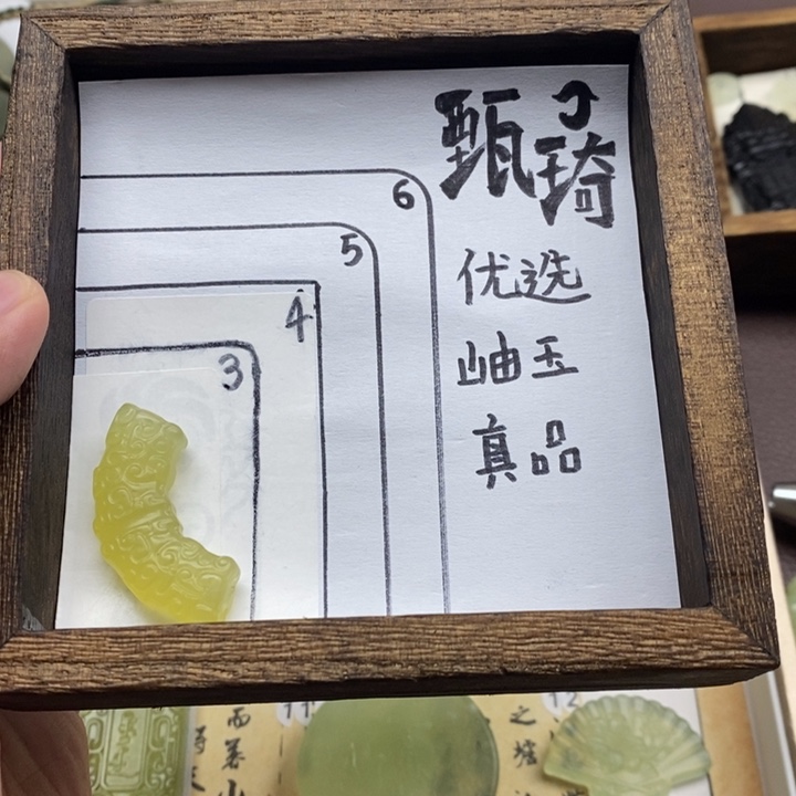 未镶嵌蛇纹石玉颈饰