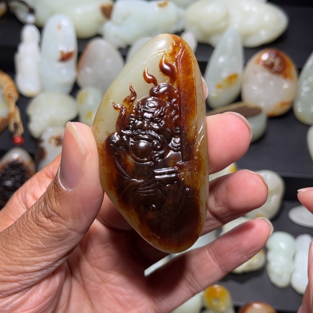 哈***业和田玉未镶嵌颈饰