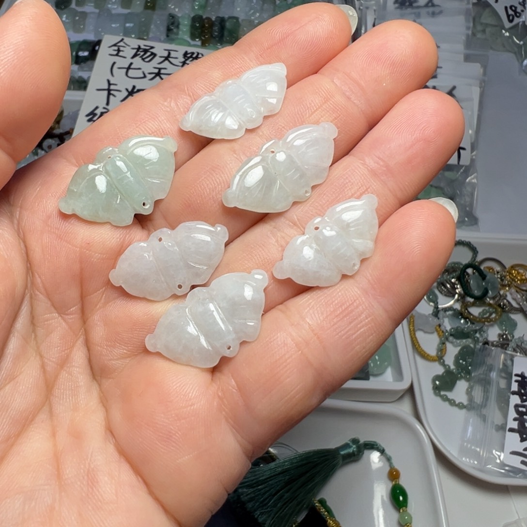 翡翠未镶嵌颈饰上下孔蝴蝶一个28.88