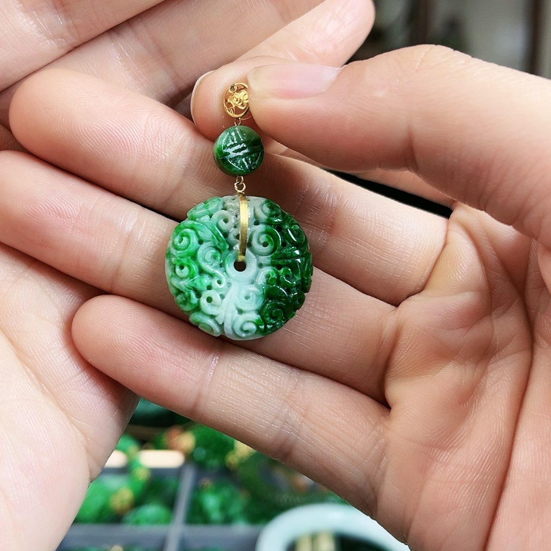 翡翠颈饰18K金镶嵌吊坠