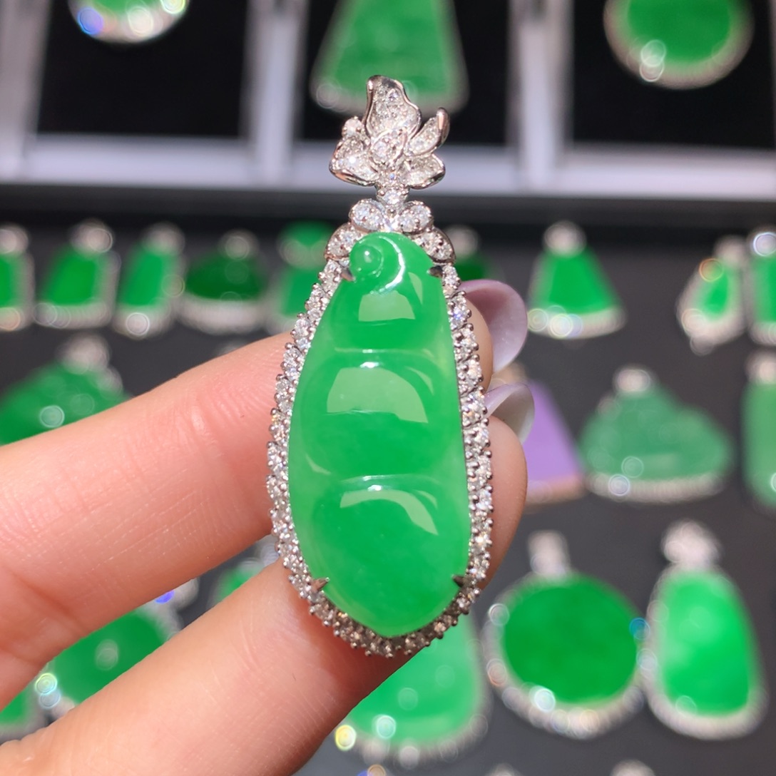 翡翠颈饰18K金镶嵌翡翠