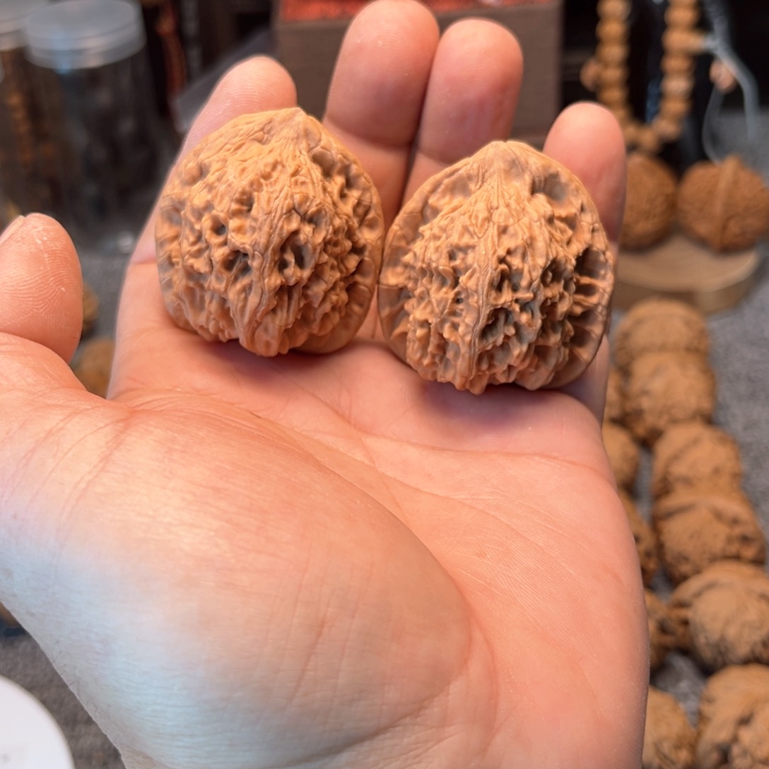 文玩核桃把件红狮子全品