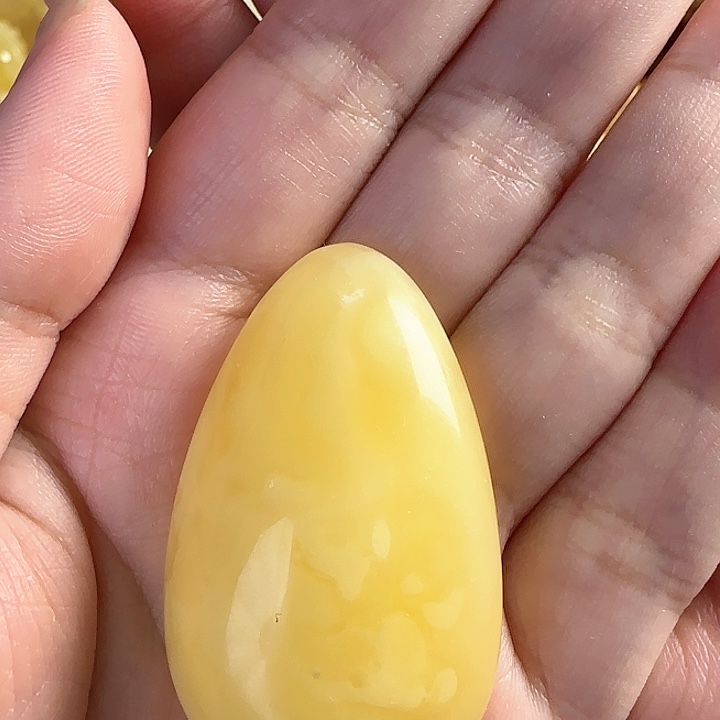 琥珀裸石未镶嵌水滴