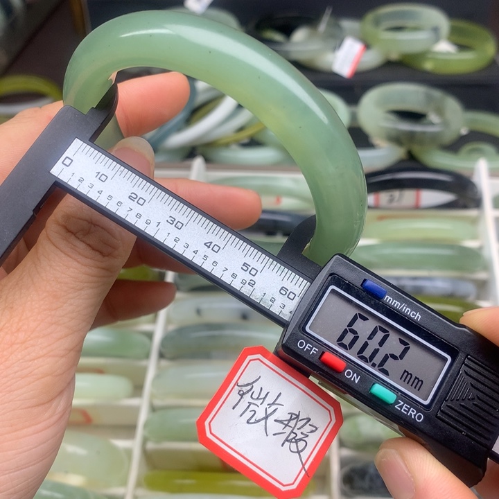 蛇纹石玉未镶嵌手镯8