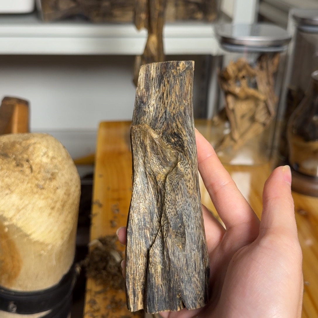 沉香绿奇虫漏香69克