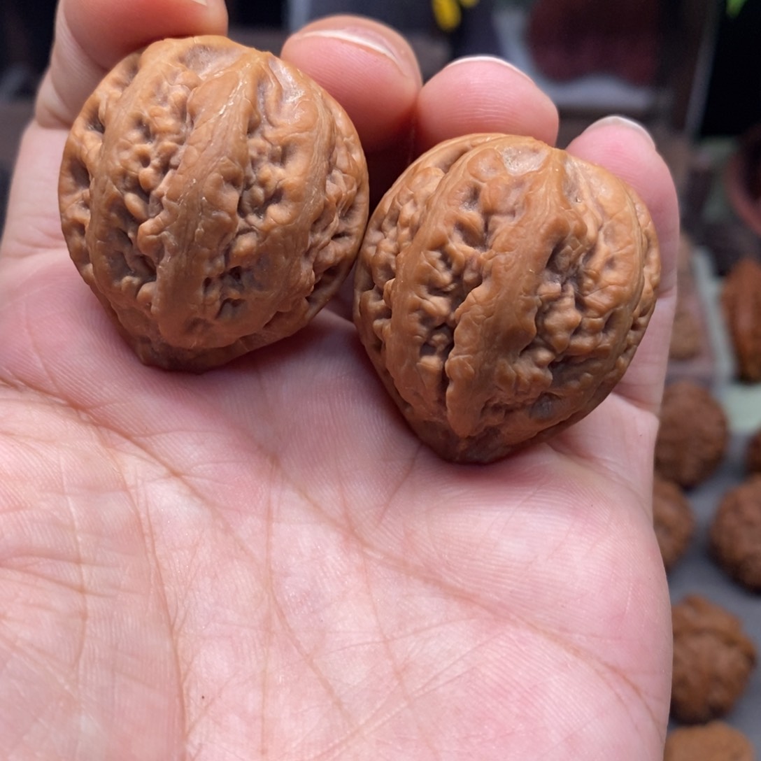 文玩核桃把件磐石八棱