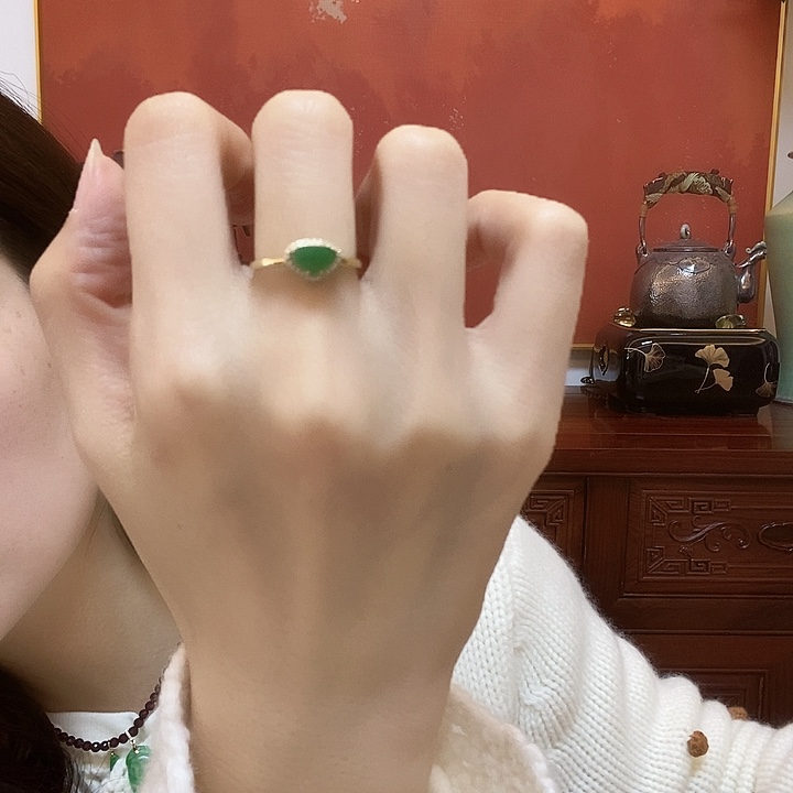 翡翠18K金镶嵌戒指简单