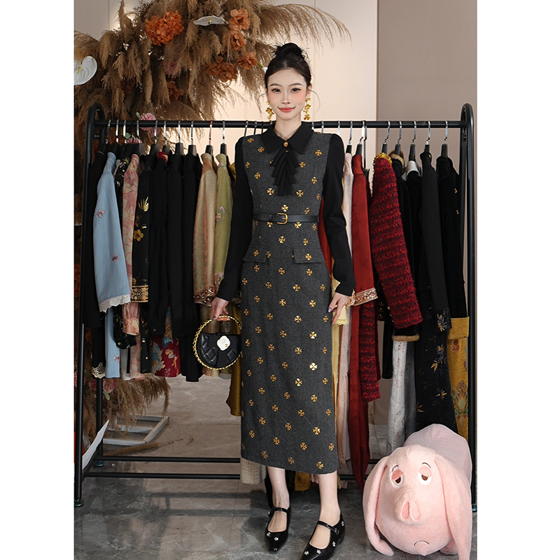 周子仪灰色高级感连衣裙女秋冬2025年新款气质时尚重工裙子