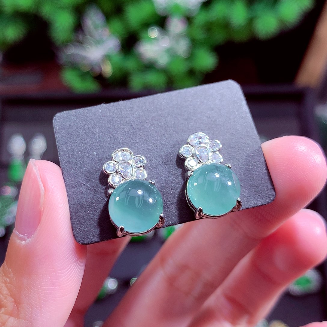 颈饰未镶嵌翡翠天然