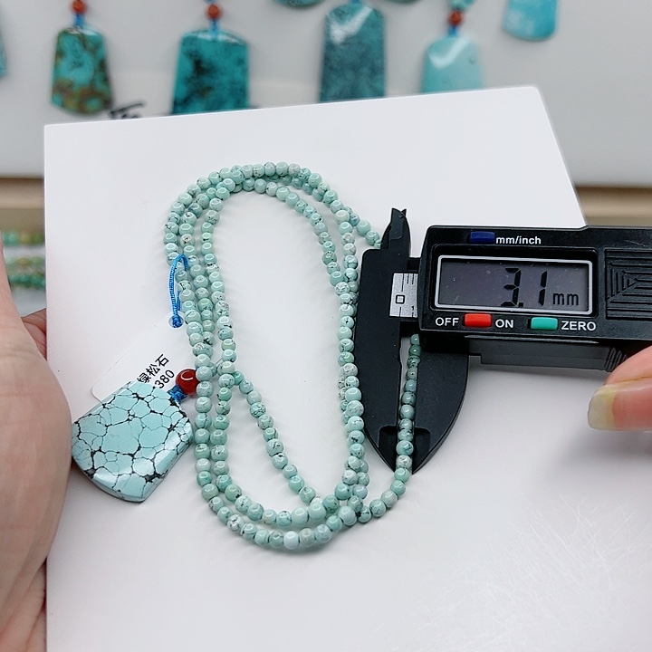 绿松石颈饰未镶嵌