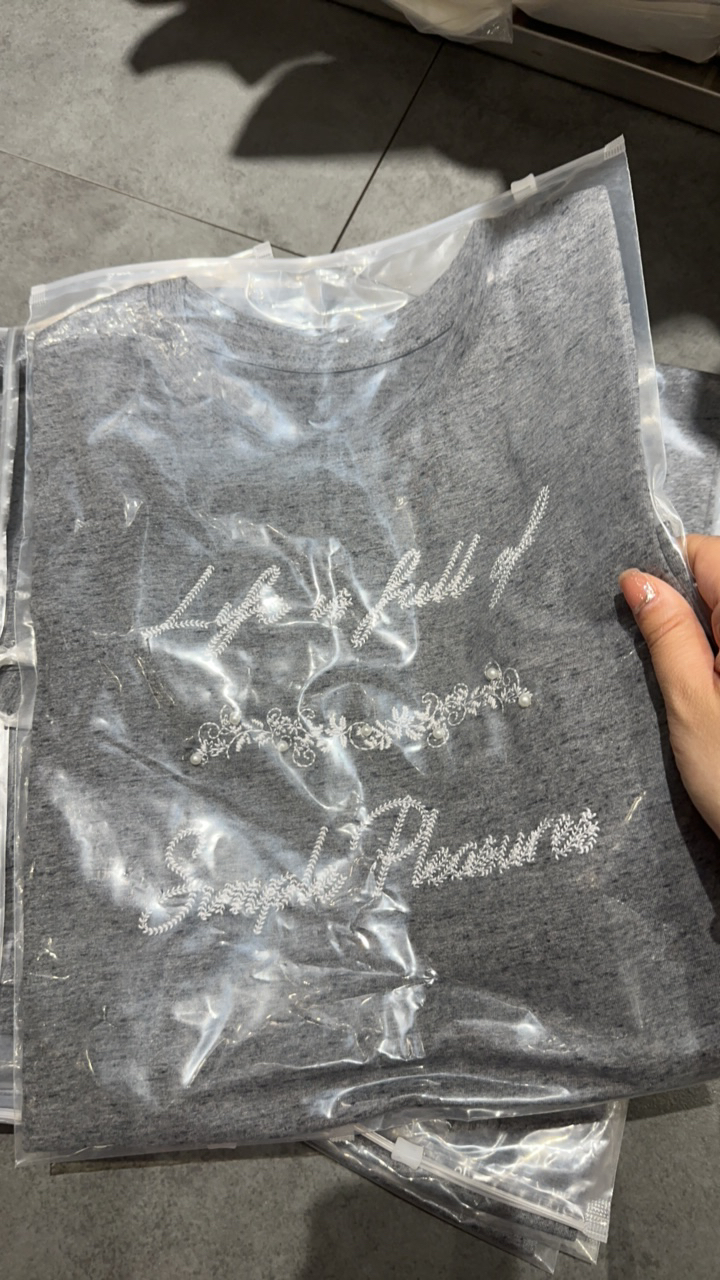 01 夏季圆领刺绣短袖休闲