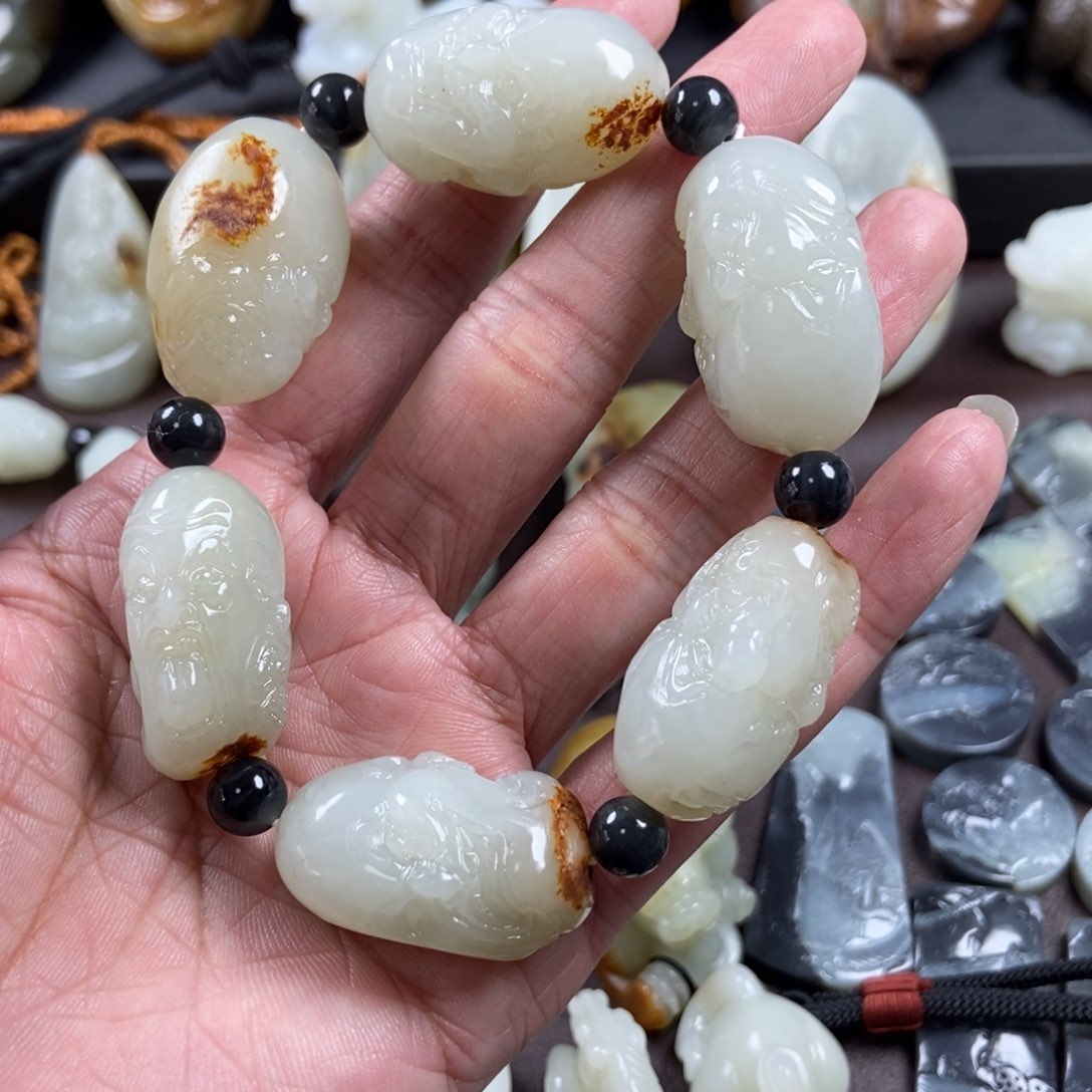 和田玉未镶嵌把件命***者