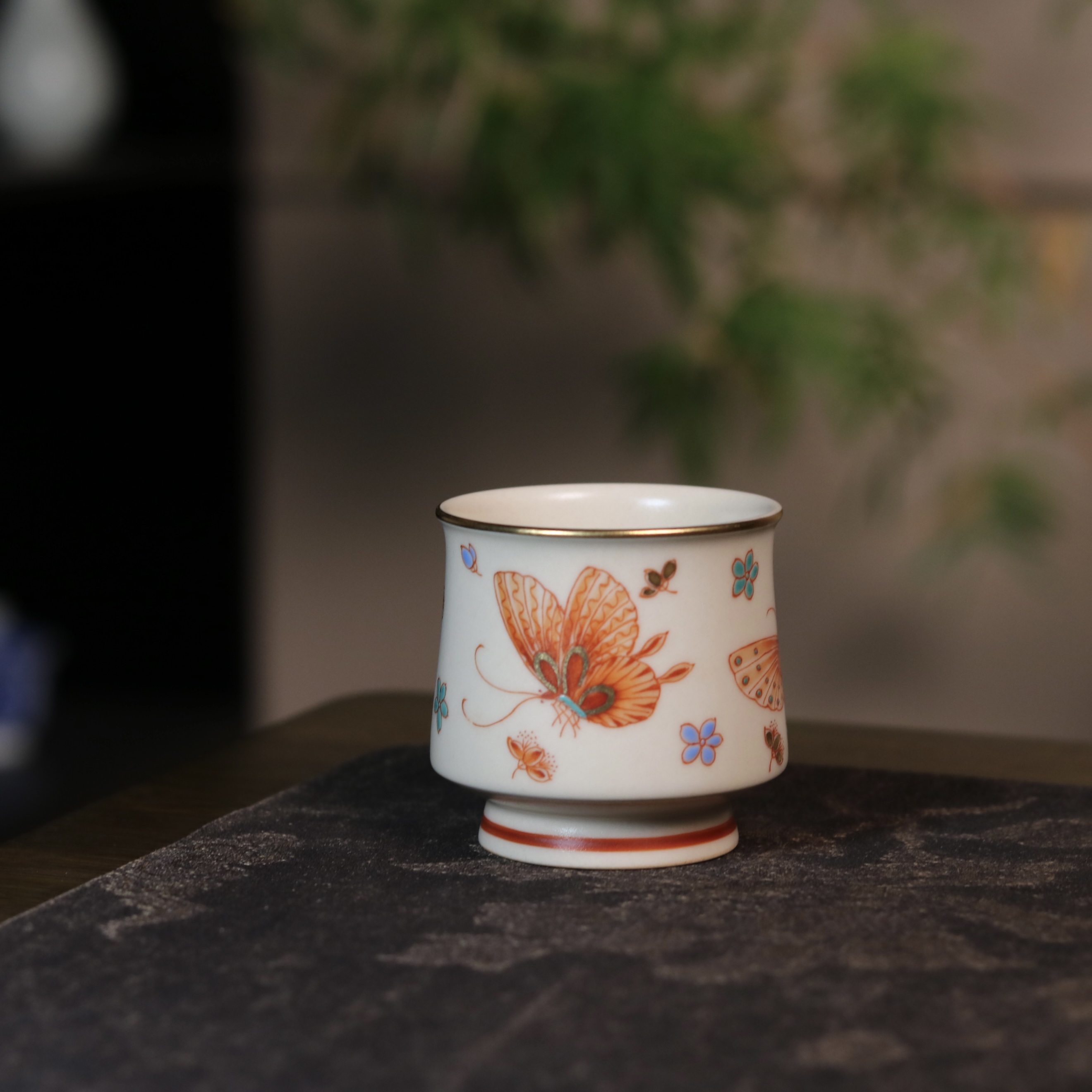 了物 景德镇素宣釉手绘红绿彩莺歌蝶舞主人杯茶杯 80cc