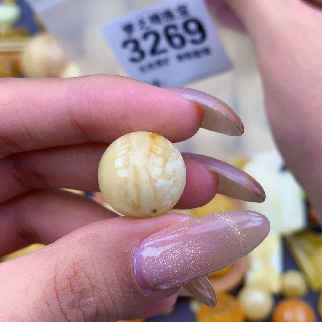 琥珀未镶嵌珠宝奇石17+ 粉