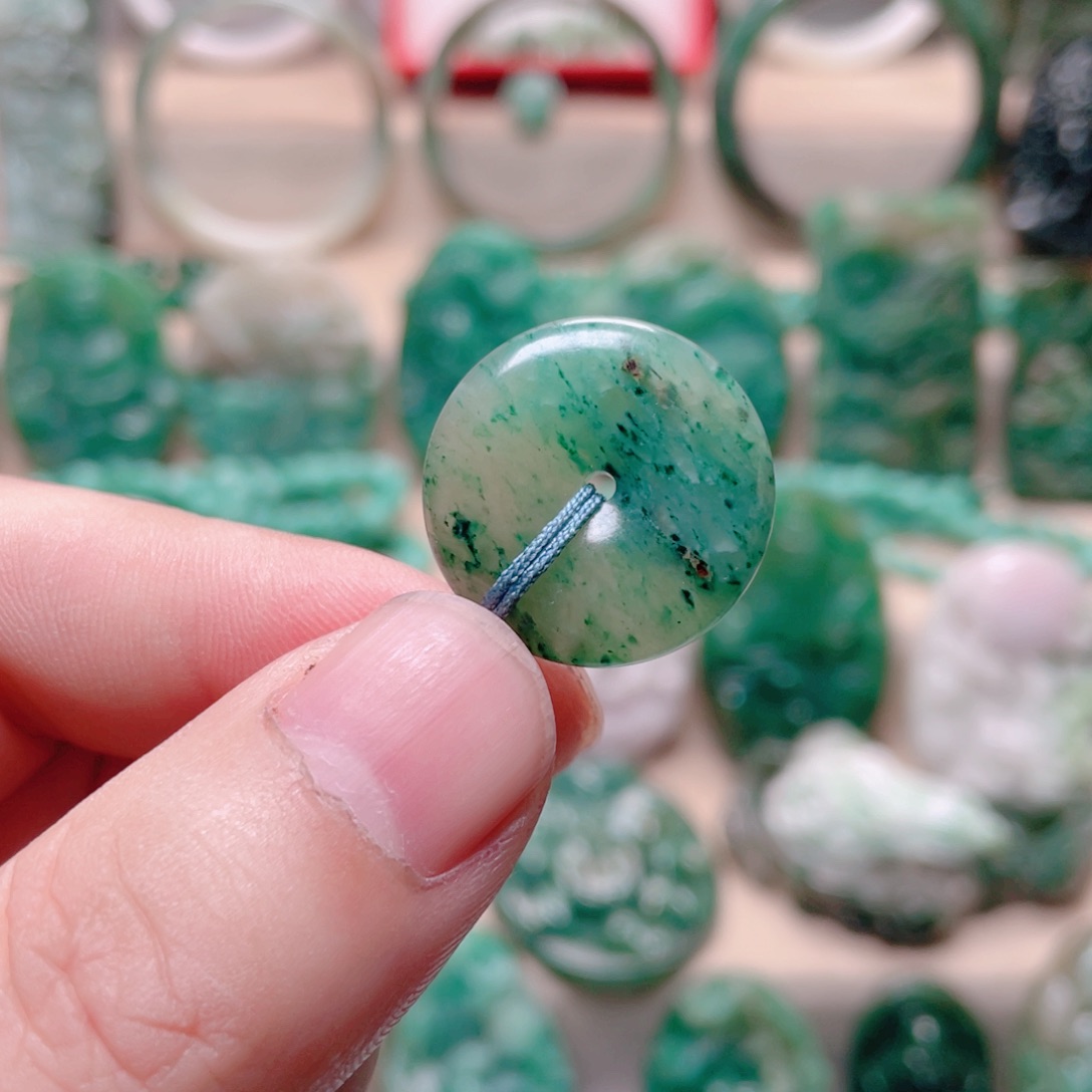 独山玉未镶嵌颈饰