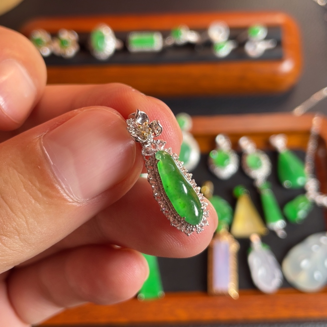 翡翠未镶嵌颈饰天然缅甸翡翠a货