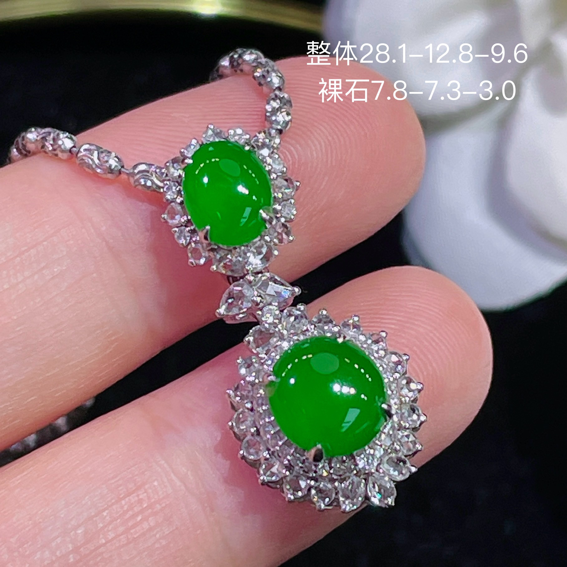 高端翡翠天然缅甸A货18k金镶嵌钻石阳绿色辣绿色满绿蛋面吊坠