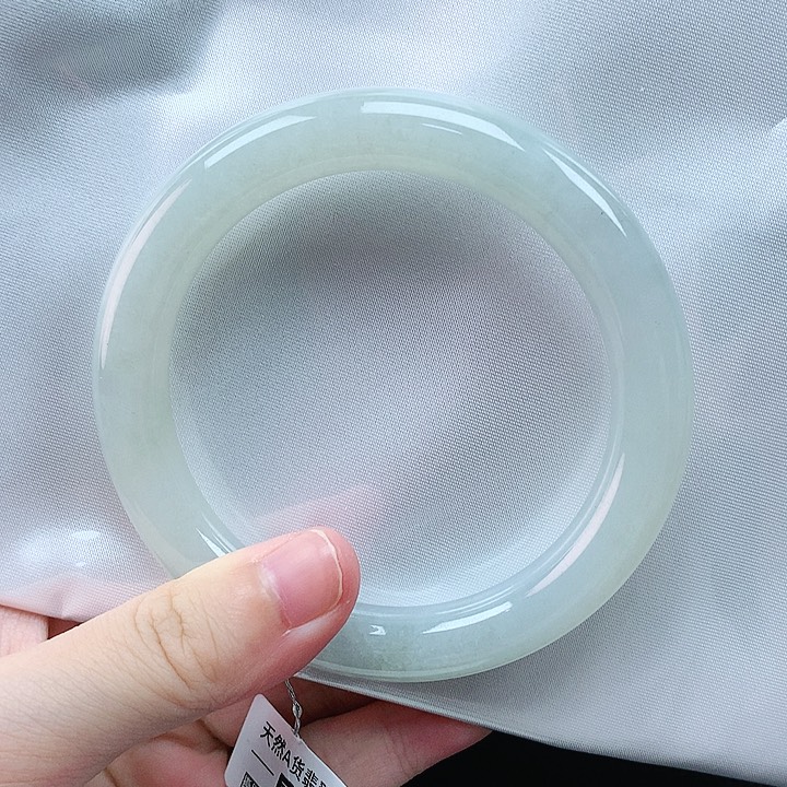 翡翠手镯未镶嵌57圈