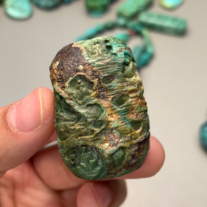 绿松石未镶嵌颈饰