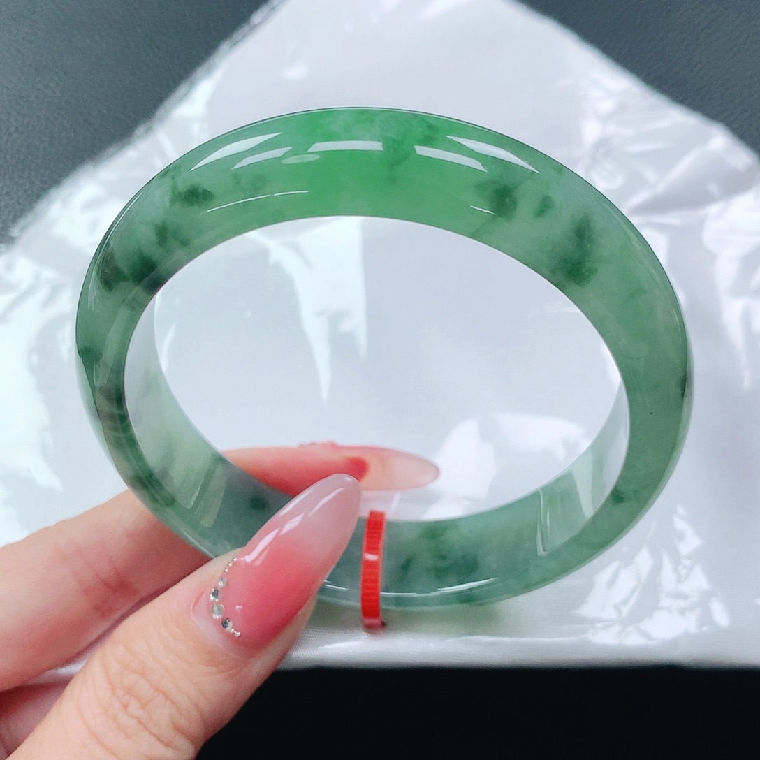 翡翠手镯未镶嵌58圈