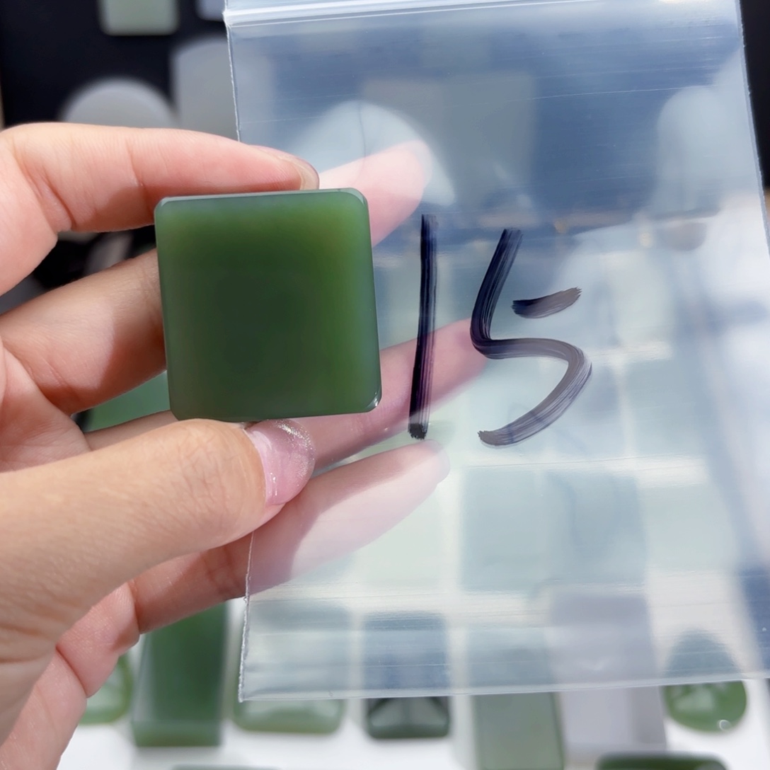 和田玉未镶嵌颈饰逛*