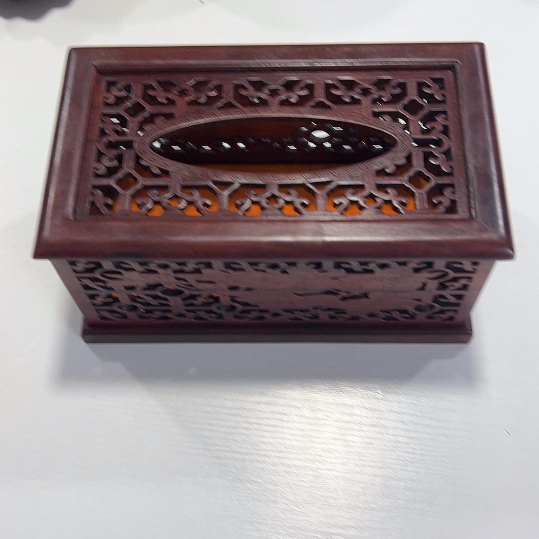  红木底座精雕工艺品 