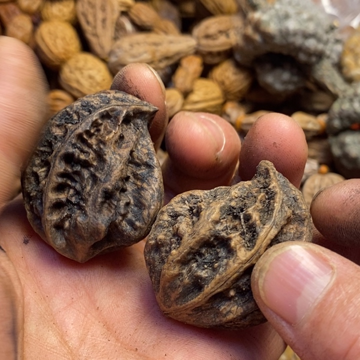 桃核吊坠裂缝一对88