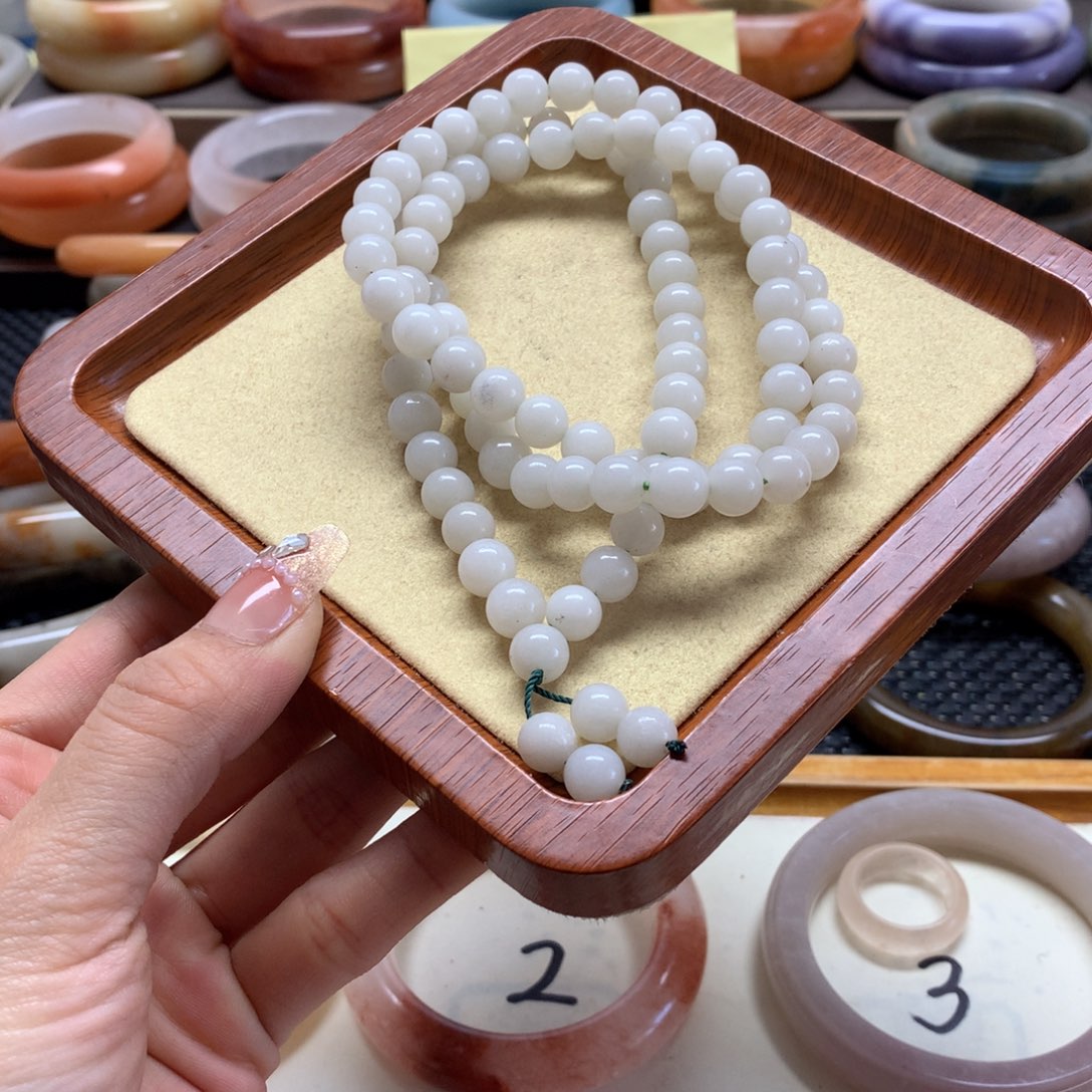 石英质玉颈饰未镶嵌