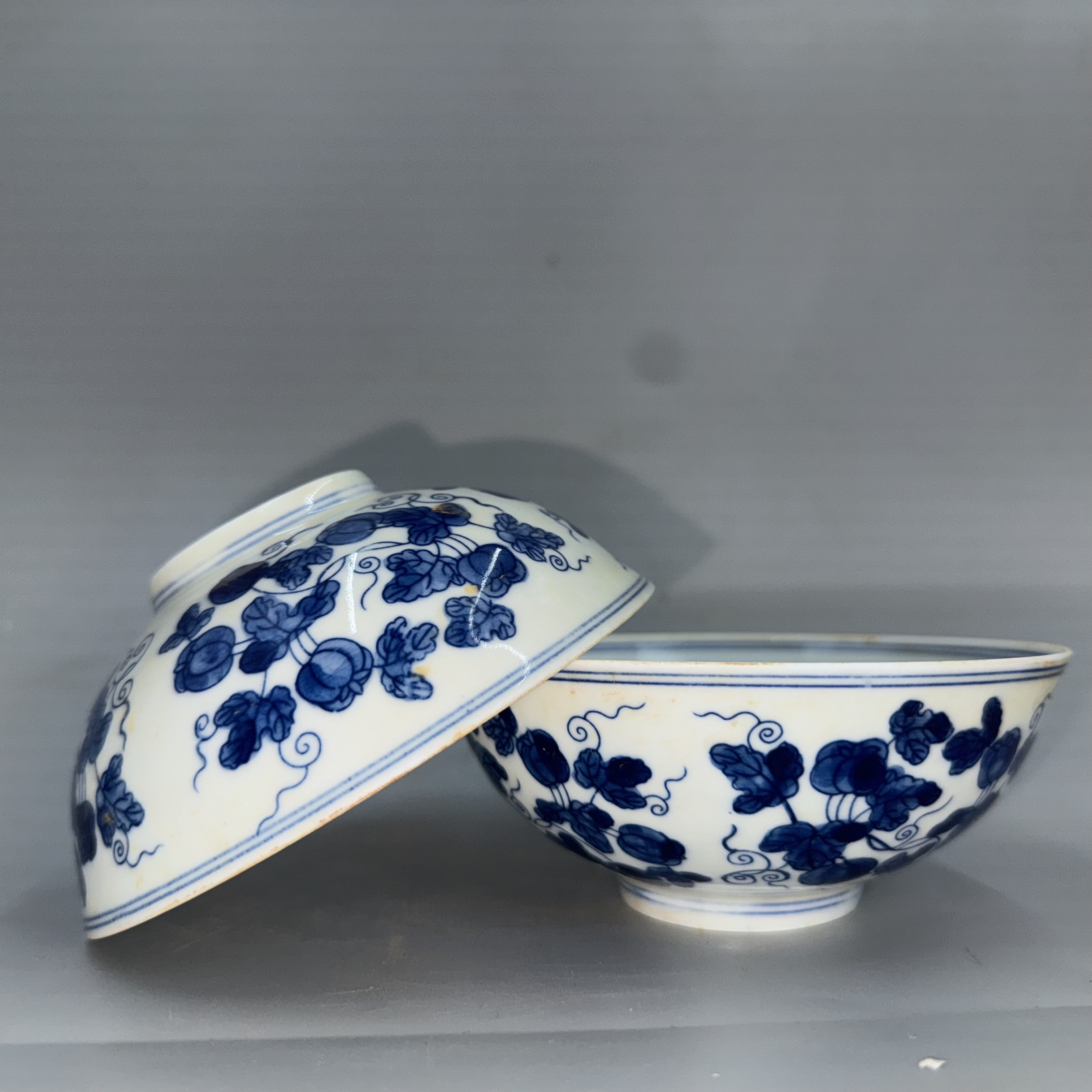 青花缠枝莲花卉纹碗一对