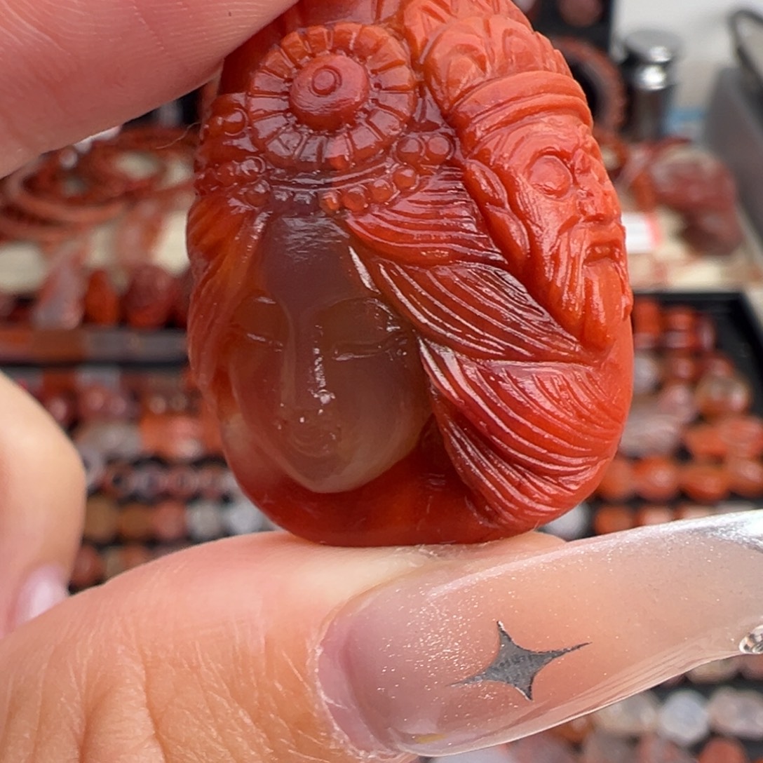 天***者南红玛瑙未镶嵌颈饰扎基拉姆吊坠