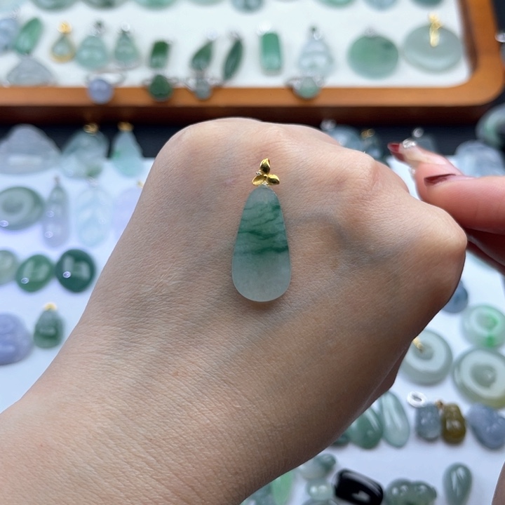 翡翠18K金镶嵌颈饰天然翡翠无事牌