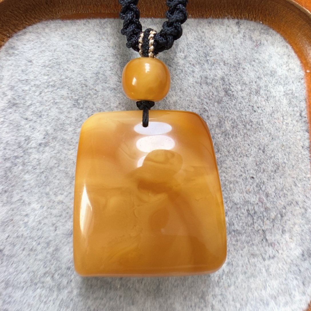 未镶嵌蜜蜡颈饰蜜蜡