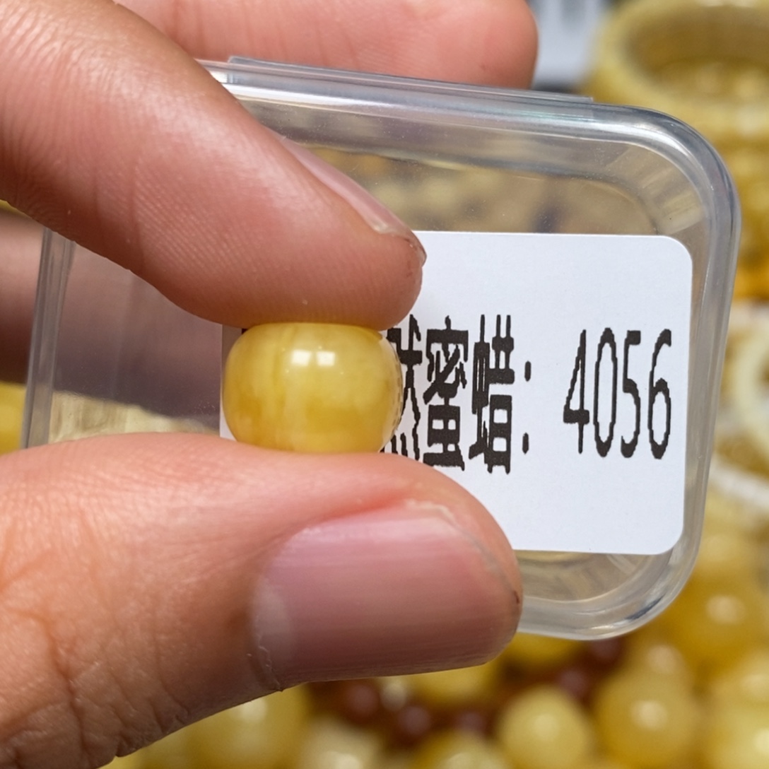 蜜蜡未镶嵌珠宝奇石4056