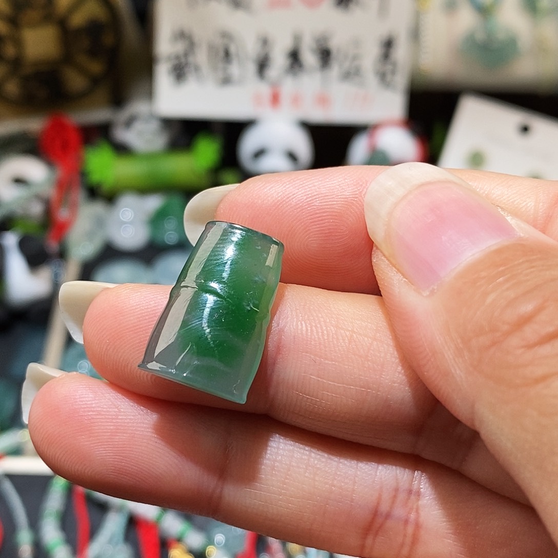 翡翠未镶嵌颈饰竹节