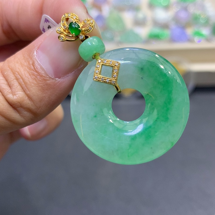 翡翠颈饰18K金镶嵌翡翠