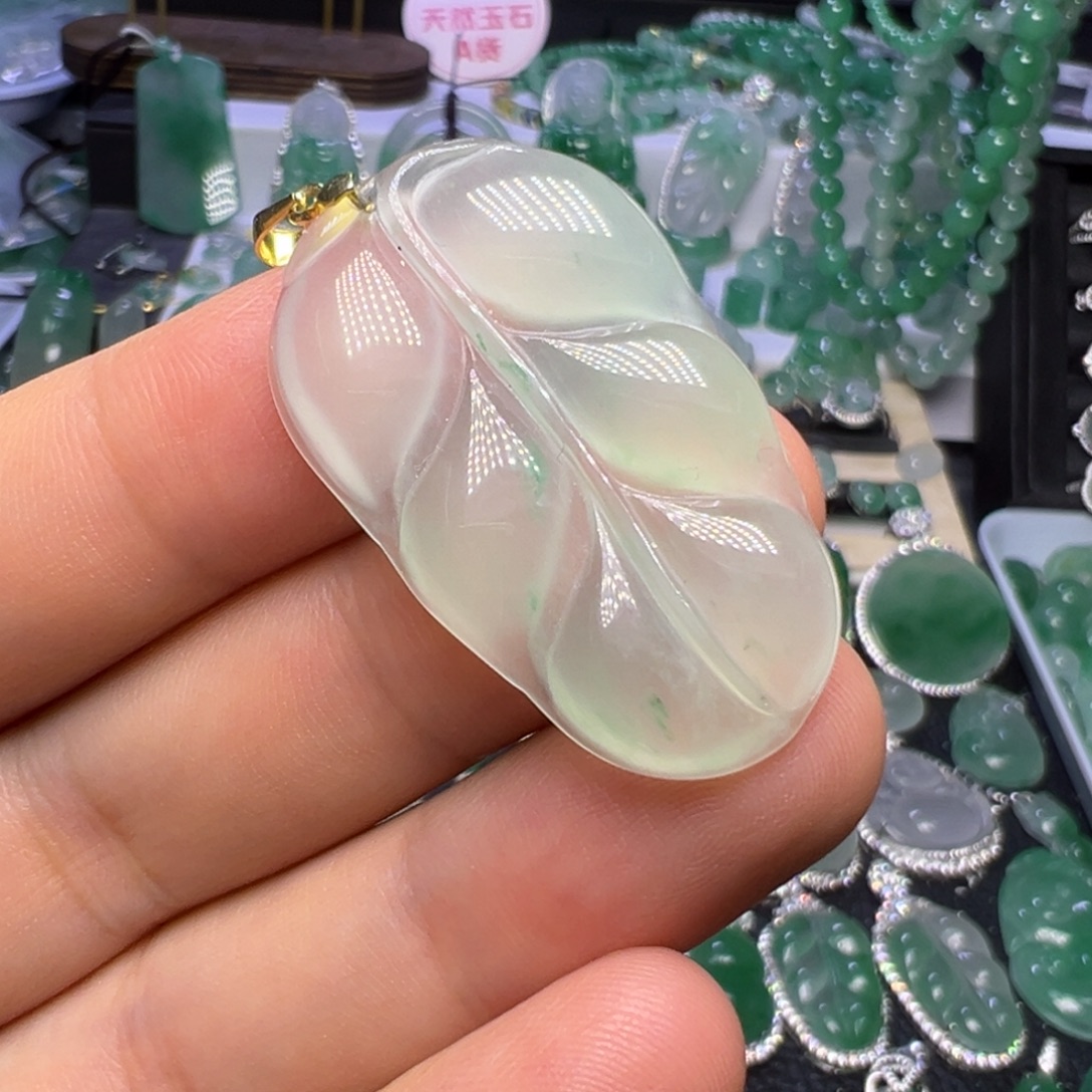 石英质玉（非洲翠）未镶嵌颈饰