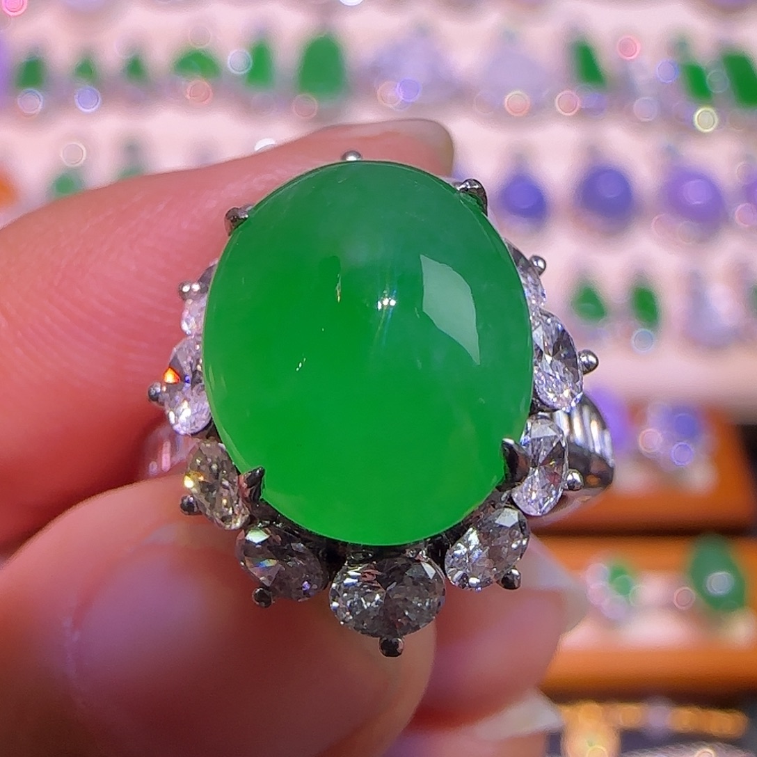 翡翠18K金镶嵌戒指