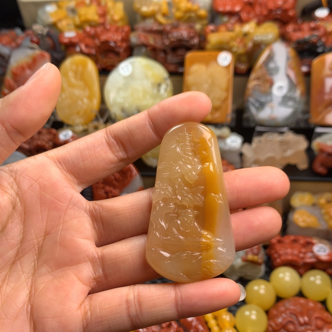 石英质玉（黄龙玉）挂件未镶嵌