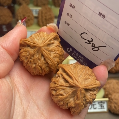 阿***瓒文玩核桃吊坠三棱