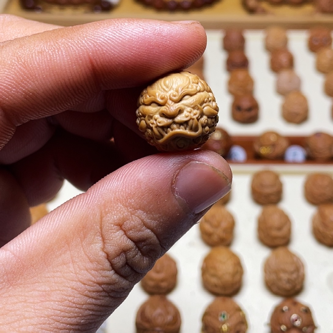 叁***.猴头核桃吊坠18左右猴头核桃雕刻