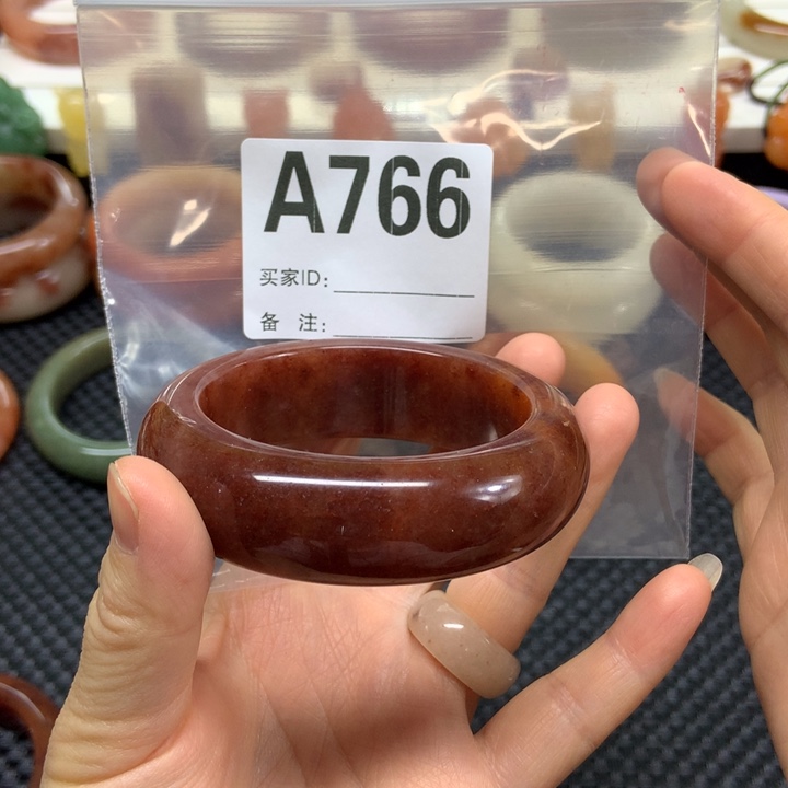 农***姐石英质玉未镶嵌手镯