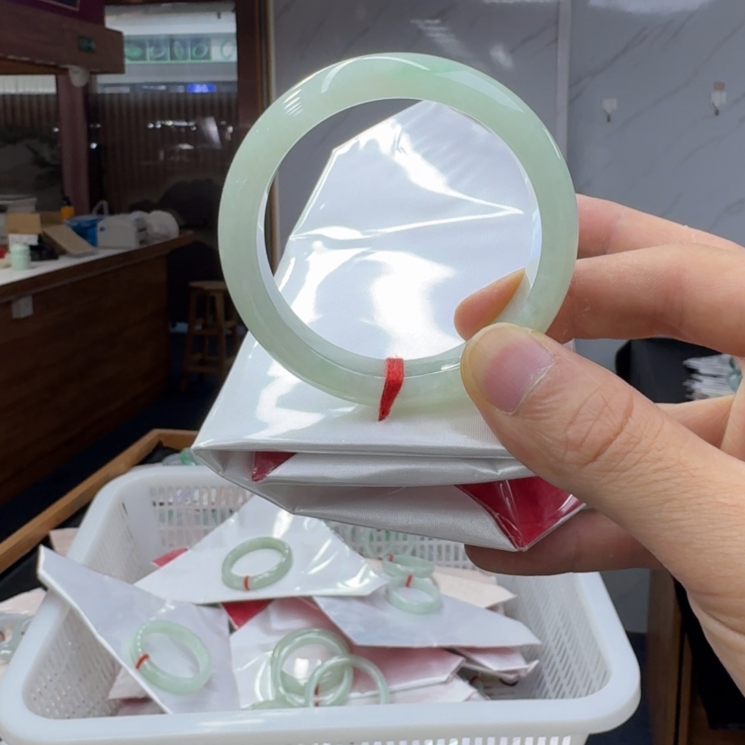 u***7翡翠未镶嵌手镯翡翠