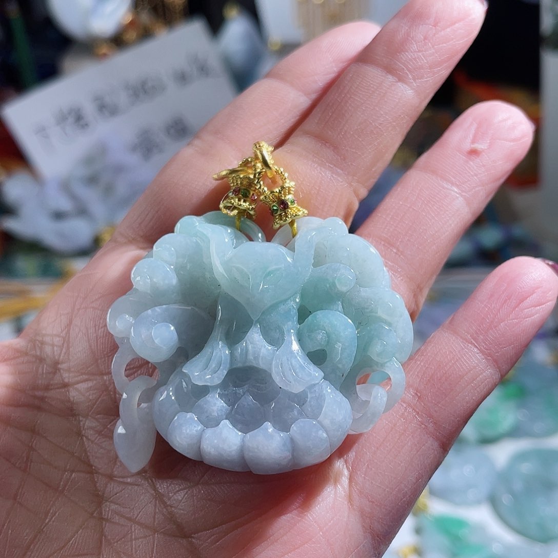 翡翠颈饰未镶嵌翡翠冰底狐