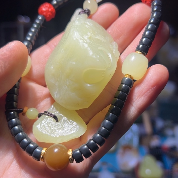 和田玉未镶嵌车挂