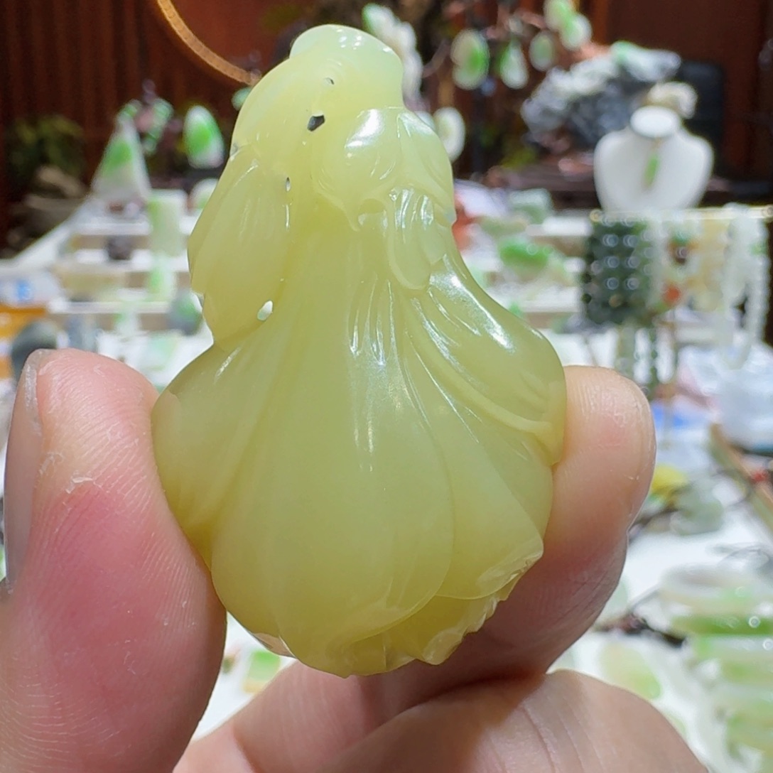 和田玉未镶嵌颈饰黄口玉兰花