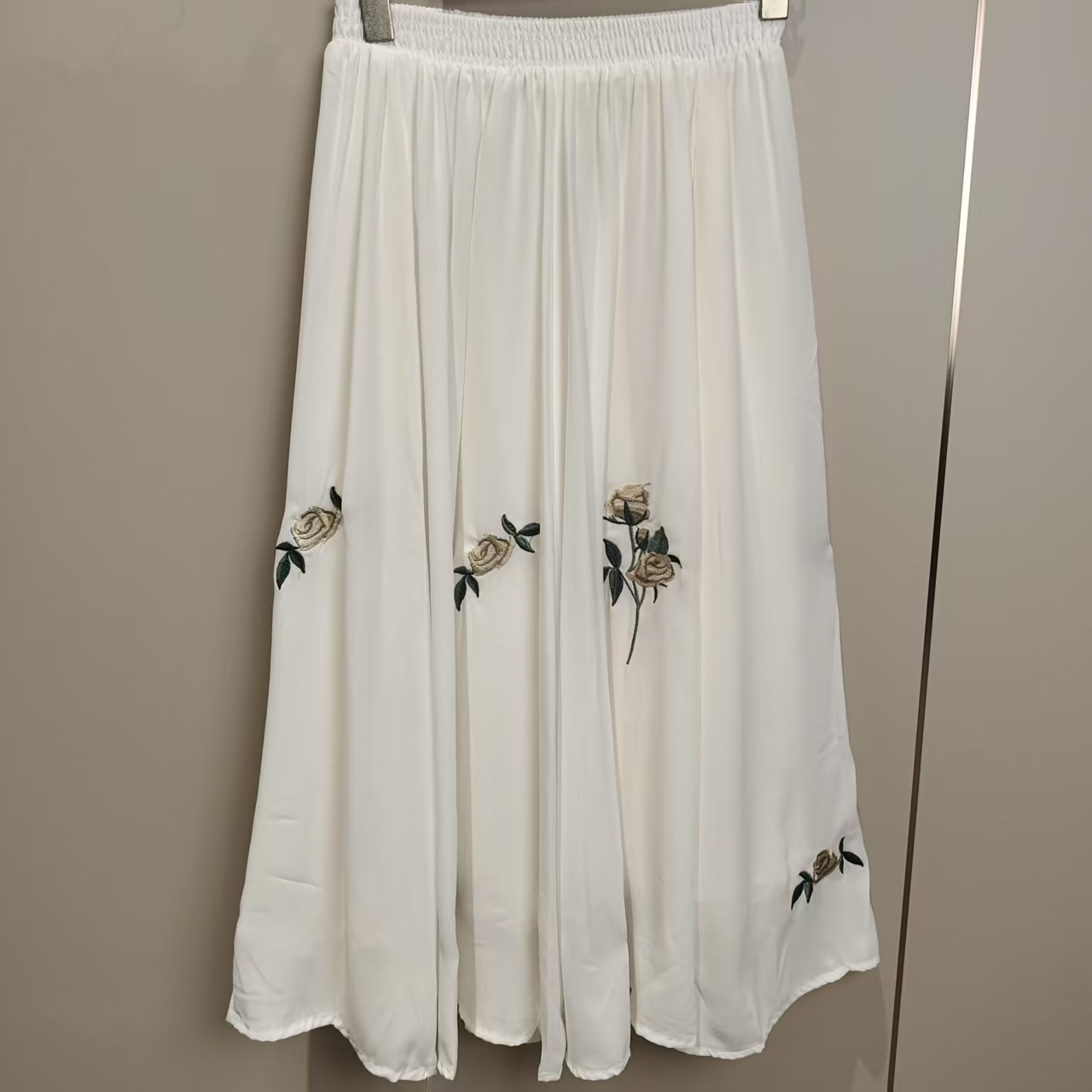 Q01 春夏雪纺刺绣半身裙白色A字大裙摆民族风女裙