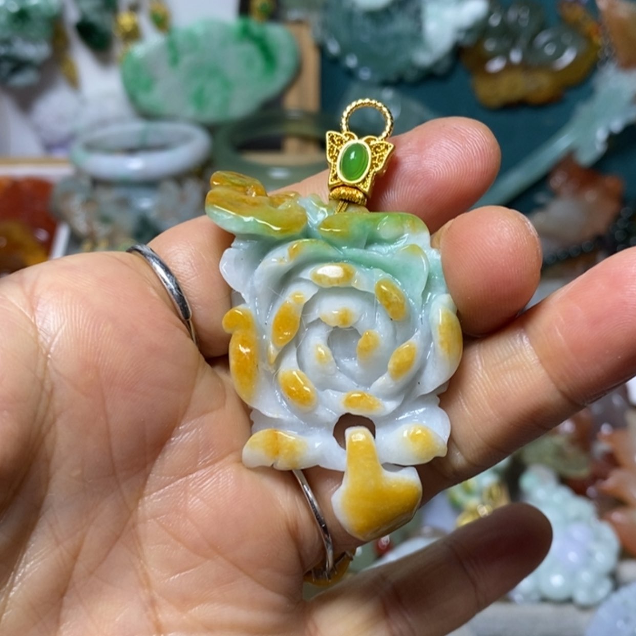 【闪购商品】翡翠吊坠(赠链)未镶嵌