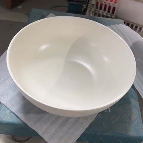 微瑕，不能明火，口径25，高9哑光白色一个