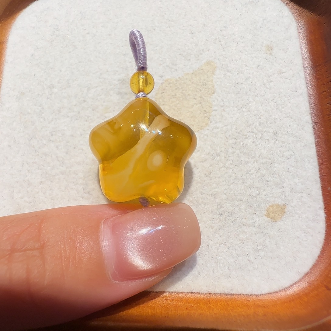未镶嵌琥珀珠宝奇石